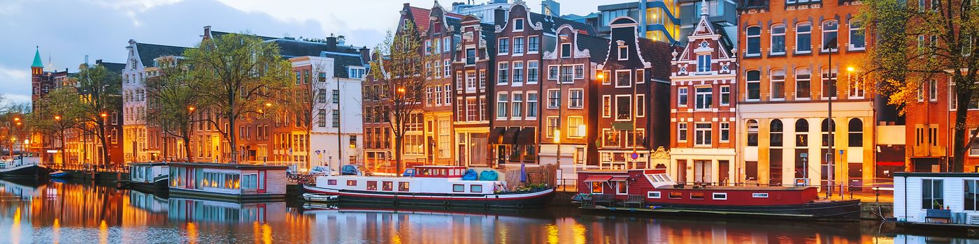 imagem do canal e casas em Amsterdã