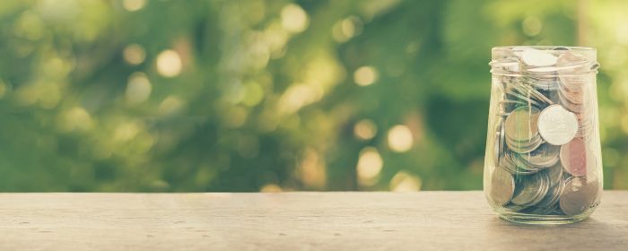 Munten in glazen pot