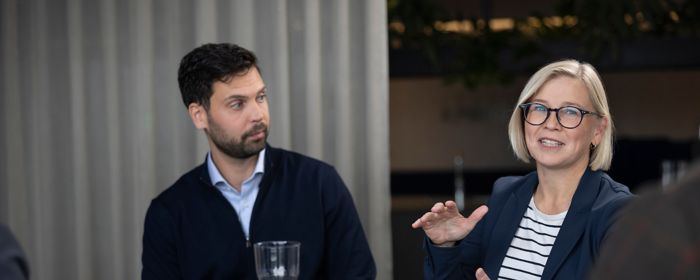 Samstarfsfólk hjá KPMG á fundi 