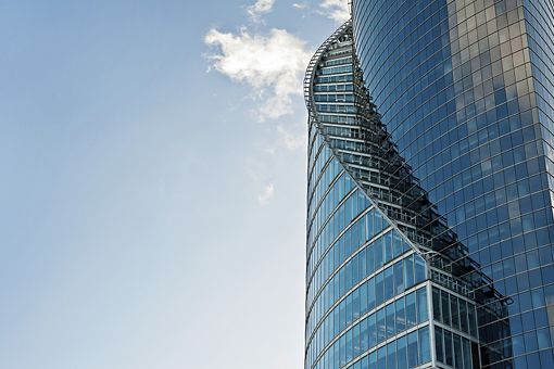Bürogebäude mit Glasfront