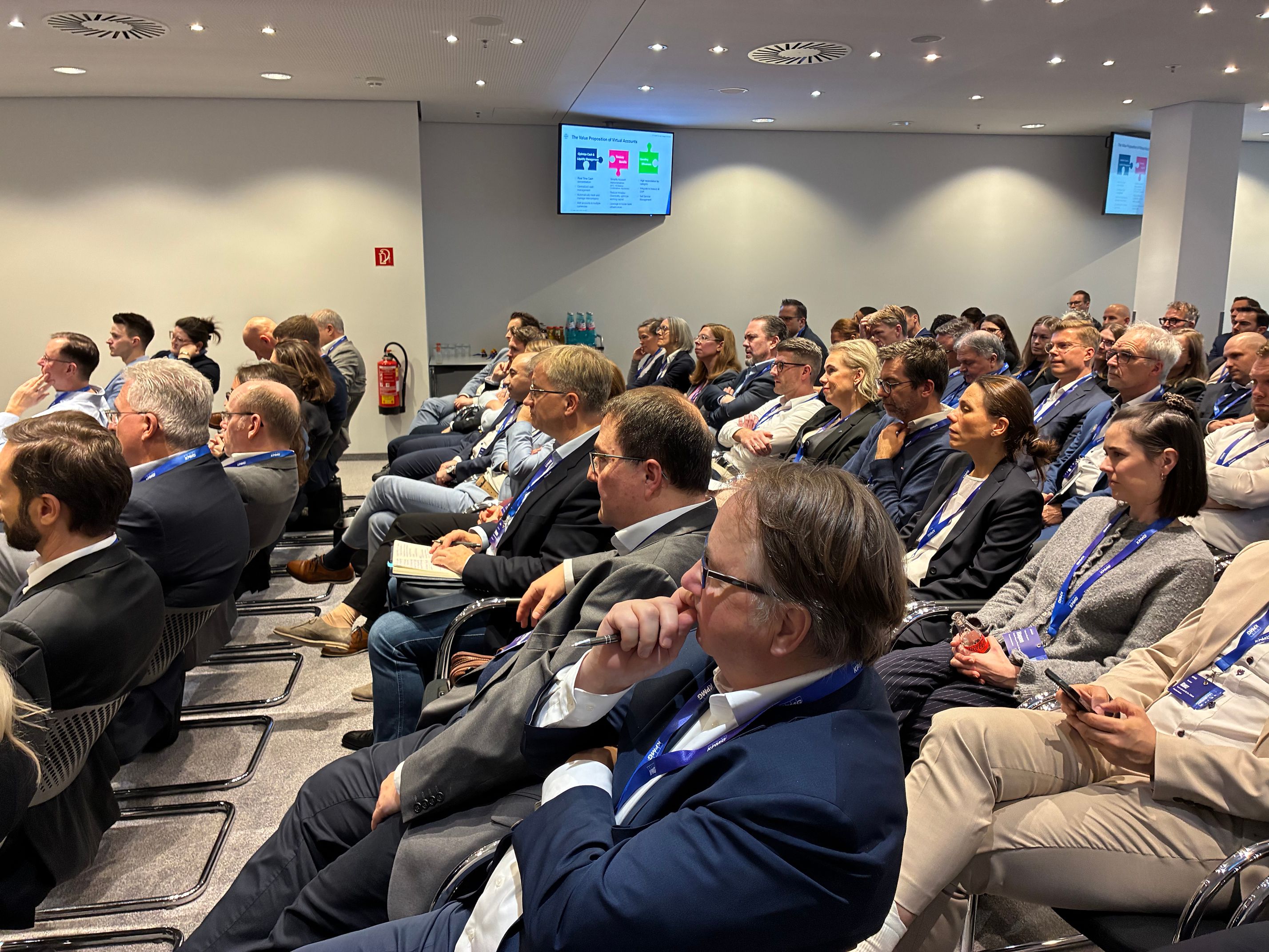 Bild 2: Das Publikum im Konferenzbereich der KPMG Frankfurt