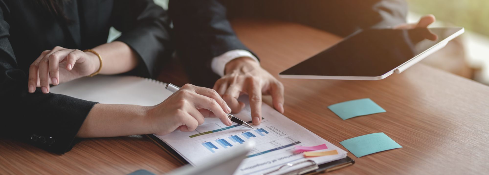 與專業顧問合作，打造兼顧合規性與資金流動性的資產傳承方案。