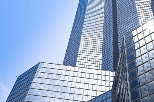 Bankgebaeude aus Glas