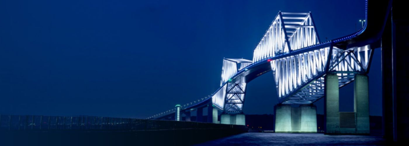 Brücke bei Nacht