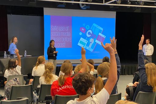 Η KPMG προσφέρει εκπαίδευση στον ψηφιακό γραμματισμό σε 100 000 νέους σε 60 χώρες