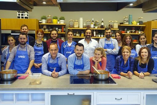 Ομαδική φωτογραφία με τους εθελοντές της KPMG 