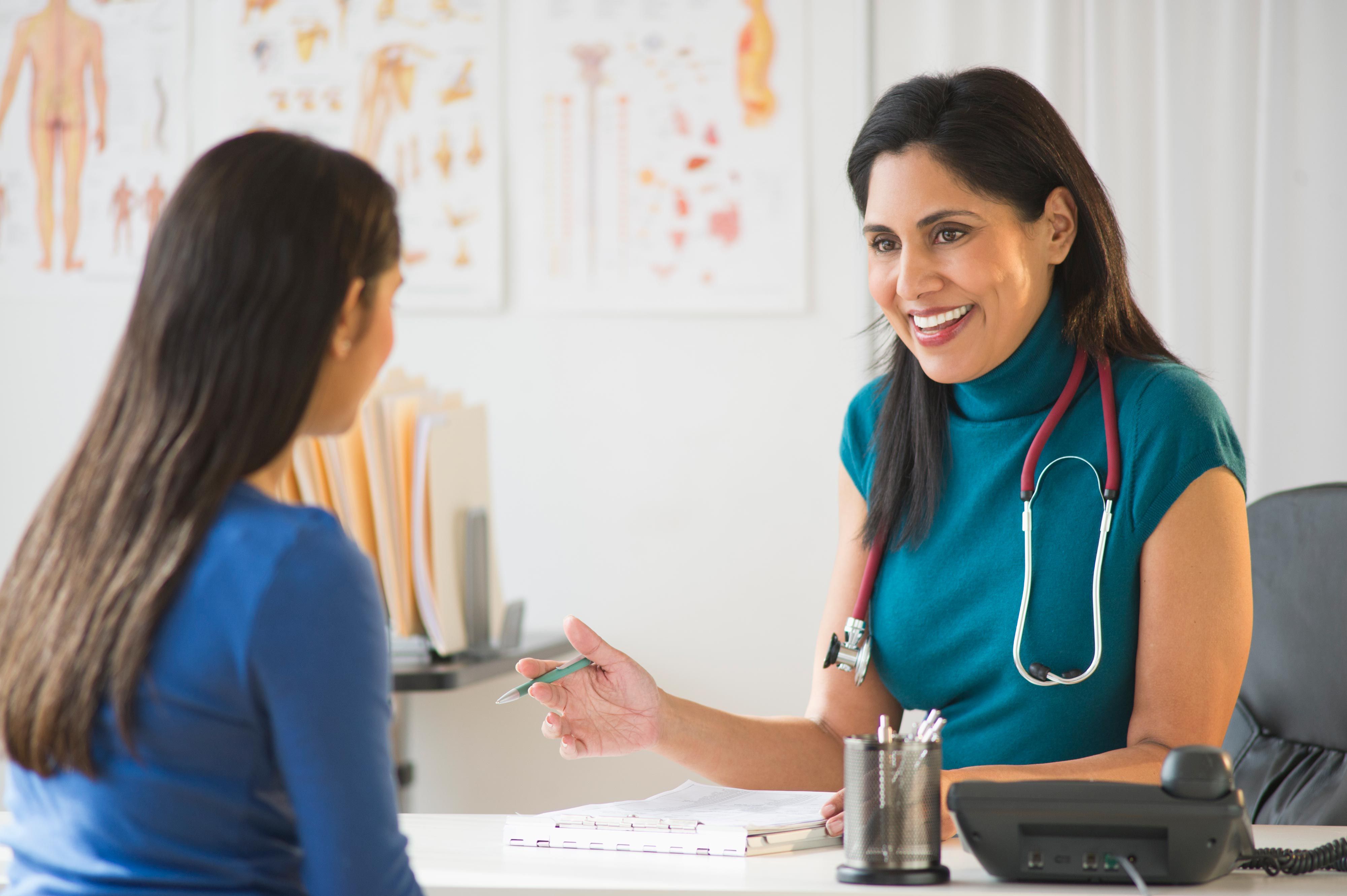 USA, New Jersey, Jersey City, Doctor and patient (12-13) in doctor's office