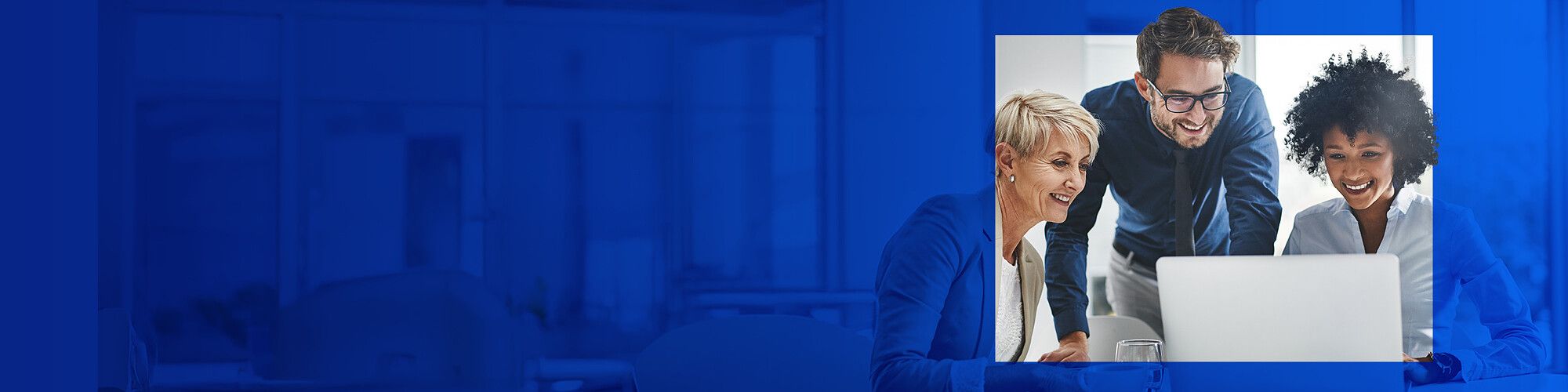 Frau und Mann im Büro