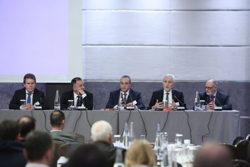 (από δεξιά): Γιώργος Ραουνάς, Γενικός Διευθυντής, KPMG, Marco Cuneo, CFO, AXA, Δήμος Πολυμενίδης, CFO, Ergo, Gabor Szegedi, CFO, NN και Paul Van Ammelrooij, CFO, Allianz
