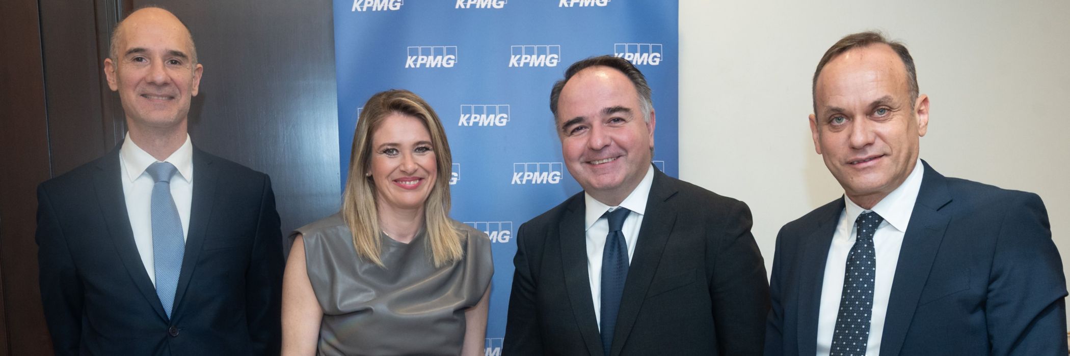 Από αριστερά προς τα δεξιά: Κωνσταντίνος Δήμος, Partner, Advisory, KPMG στην Ελλάδα, Άννα Ευθυμίου, Υφυπουργός Εργασίας και Κοινωνικής Ασφάλισης, Βασίλης Καμινάρης, Partner, Head of Audit και Νίκος Δημάκος, Partner, Head of Consulting, KPMG στην Ελλάδα