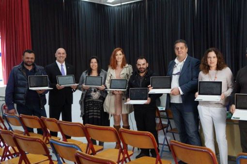 Εκπρόσωποι της KPMG με τον Δήμαρχο Σαρωνικού, μέλη του Δ.Σ. του Συλλόγου Γονέων και με τον Προέδρο της Ένωσης Γονέων.