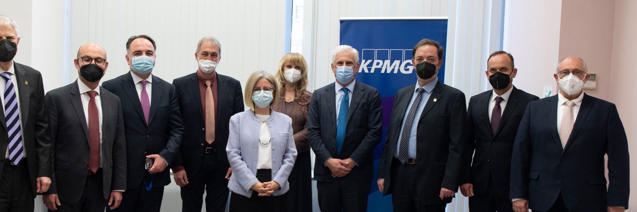 mnimonio sinergasias metaxi opa kai kpmg 2022