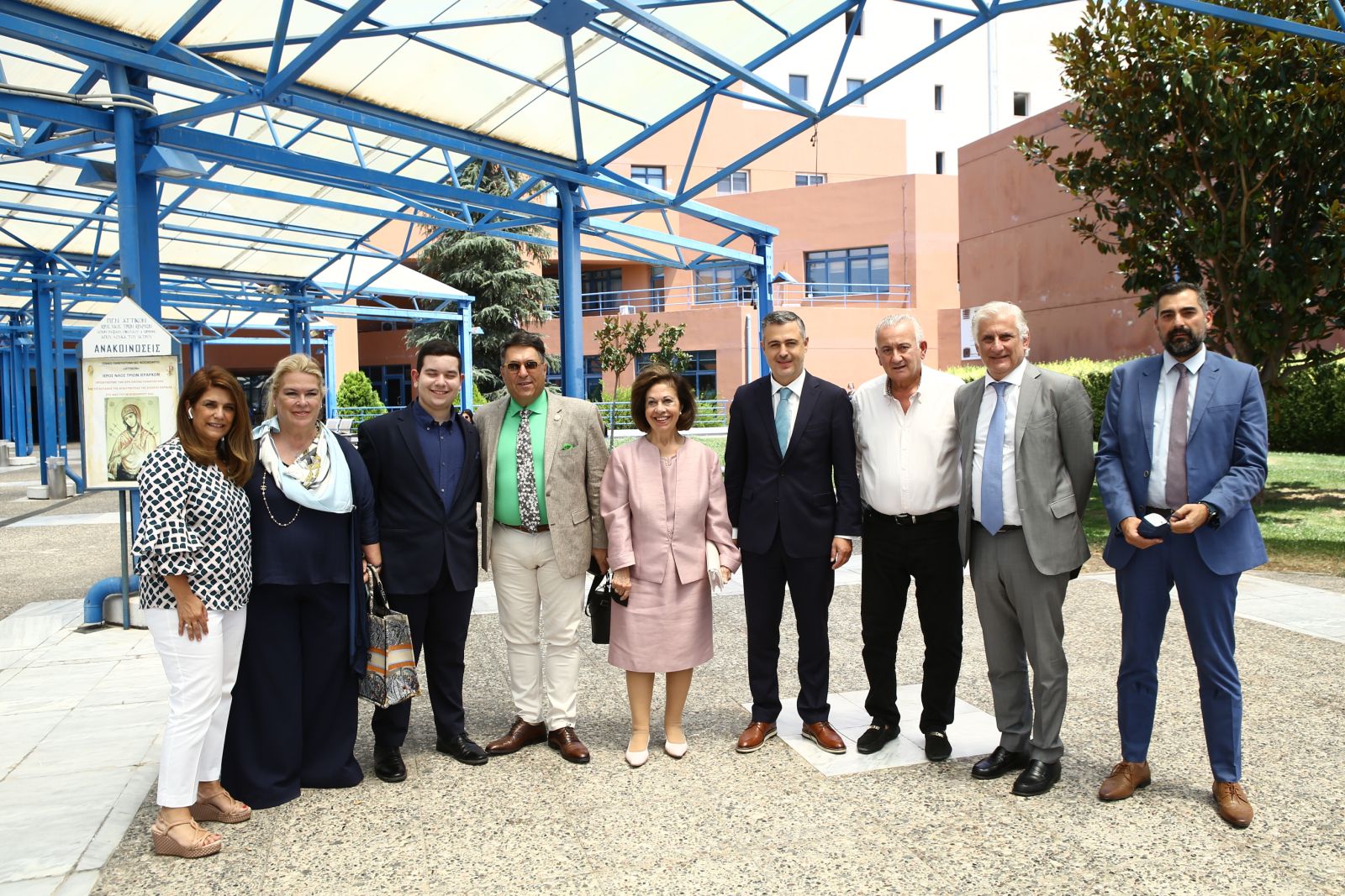 photo of management representatives from both attikon hostital and kpmg