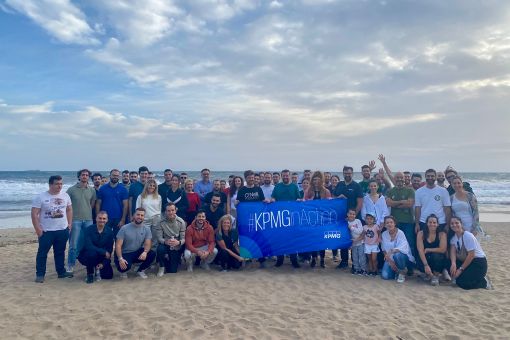group photograph of kpmg employees at beach cleaning 2023 kpmginaction csr