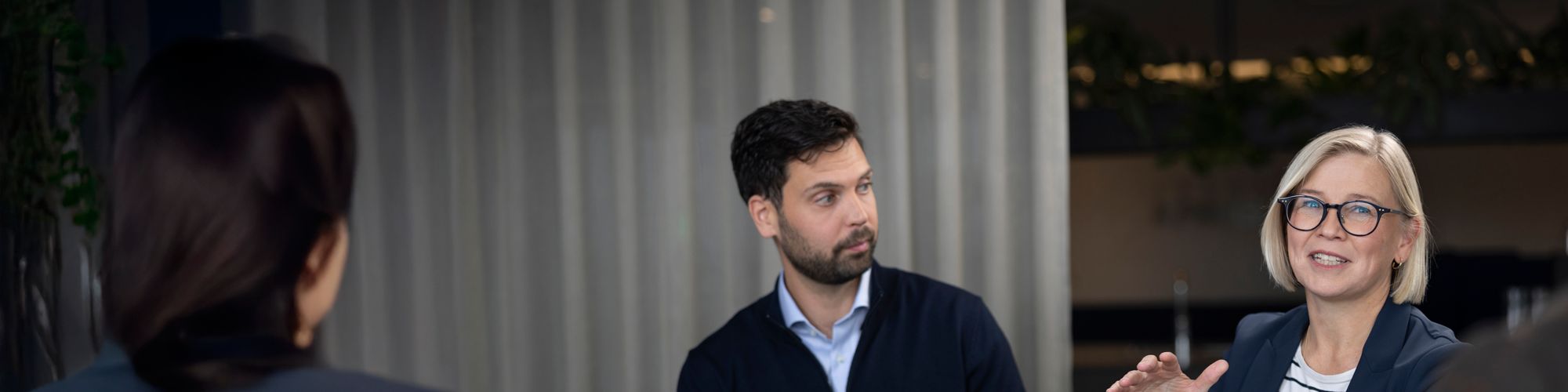 Samstarfsfólk hjá KPMG á fundi