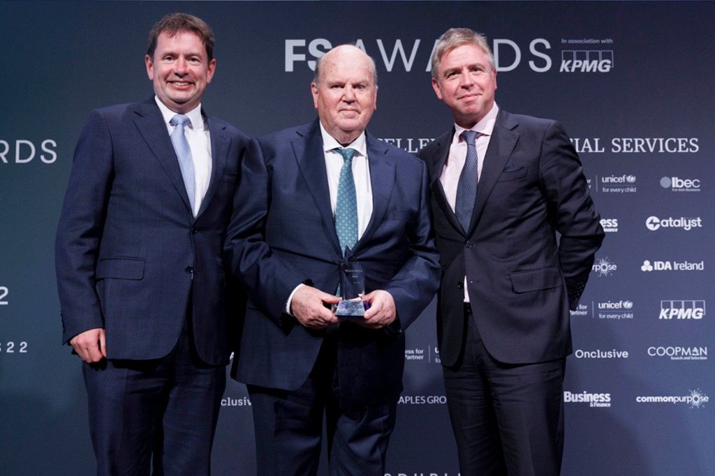 Seamus Hand, Managing Partner at KPMG Ireland, with Michael Noonan, TD and former Minister for Finance, and Ian Hyland, Business & Finance Media Group, at the FS Dublin Awards