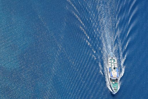 KPMG's Global IFRS Institute | GPPC guidance for banks on implementing IFRS 9 Financial Instruments | Image: A powerboat cruising through the water