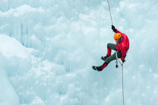 KPMG IFRS | Amendments to IFRS 4 Insurance Contracts | Abseiler rappelling down an ice wall