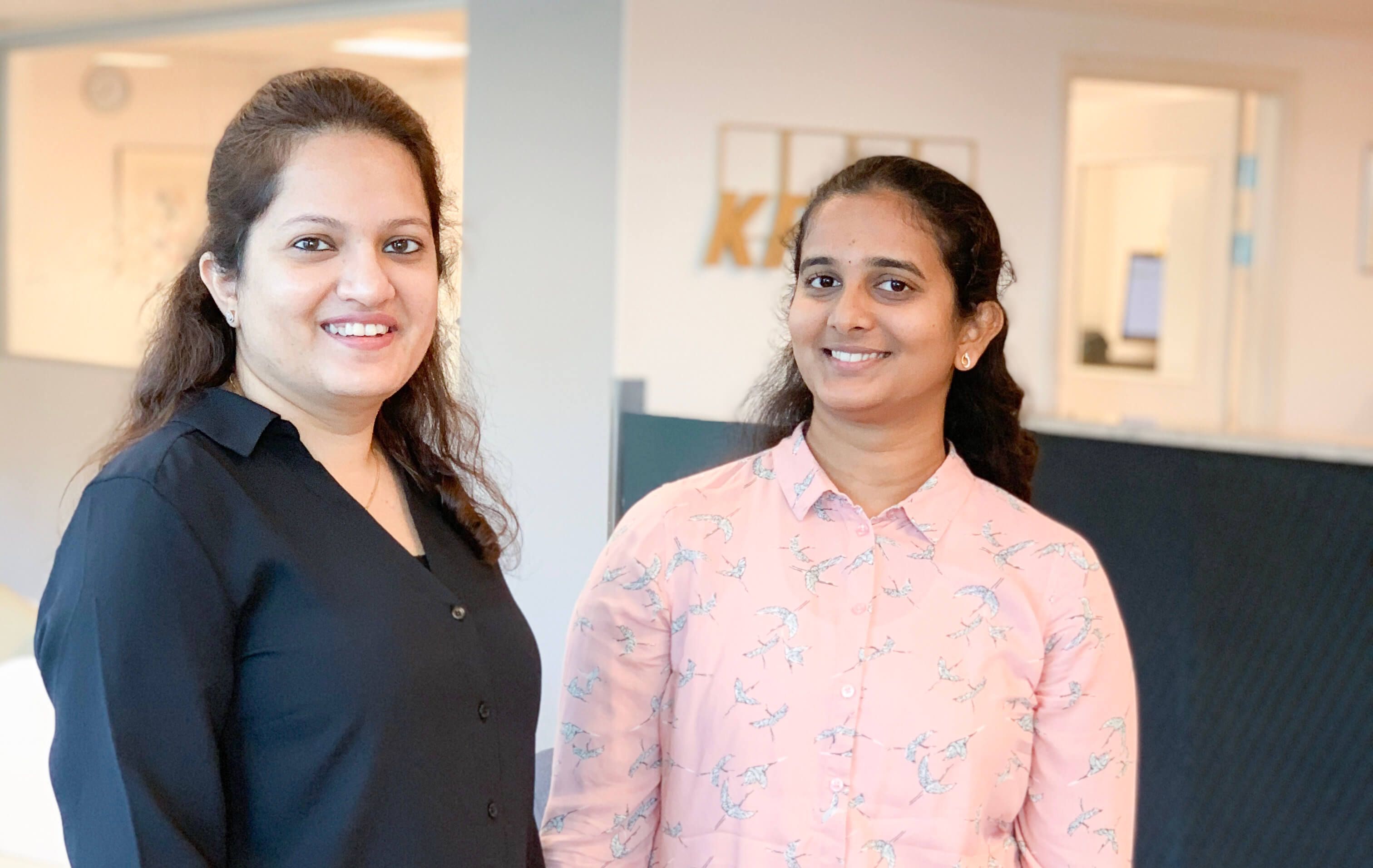 Garima Pareek och Bindushree Chandrappa, praktiserade på KPMG via initiativet Jobbsprånget och är idag fast anställda på KPMG som frontend-utvecklare.