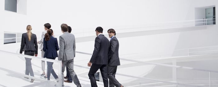 移動するビジネスパーソン