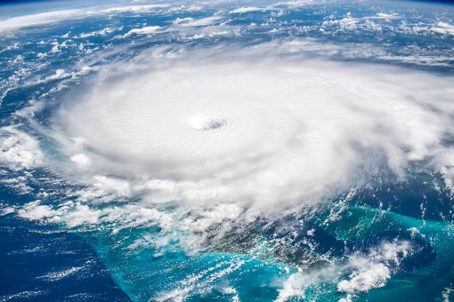 ハリケーンの衛星写真