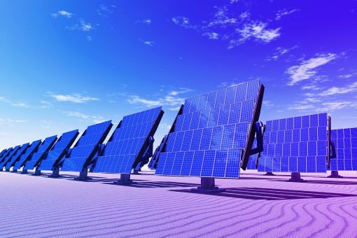 たくさん並んだソーラーパネル