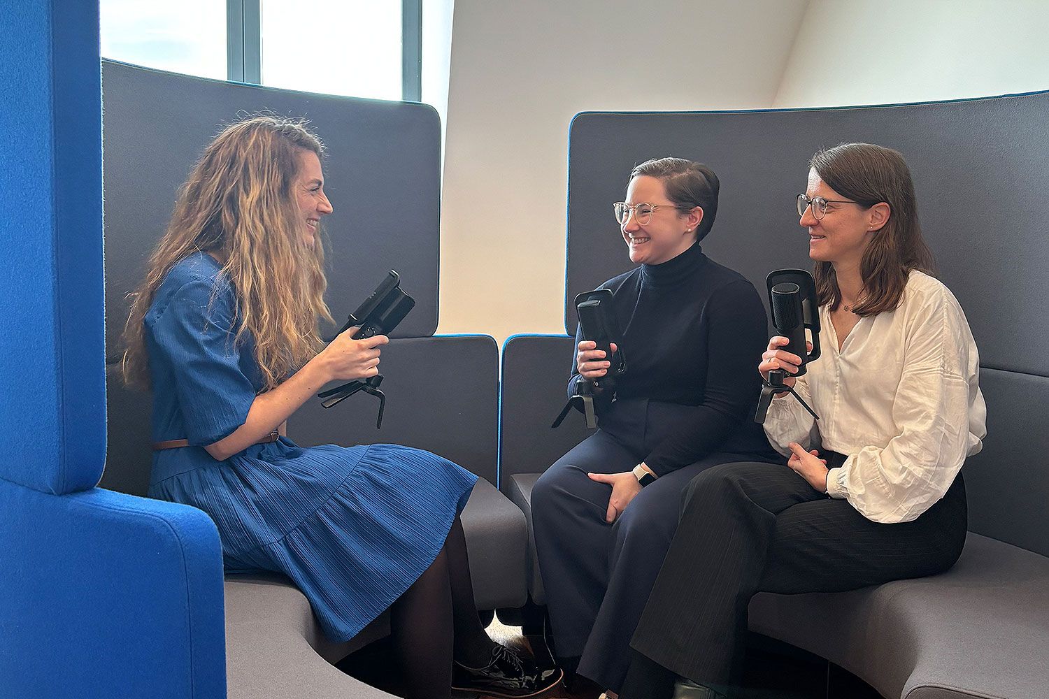 Julia, Johanna und Karin bei der Podcast-Aufnahme