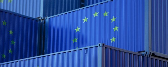 Containers mit Eurflagge