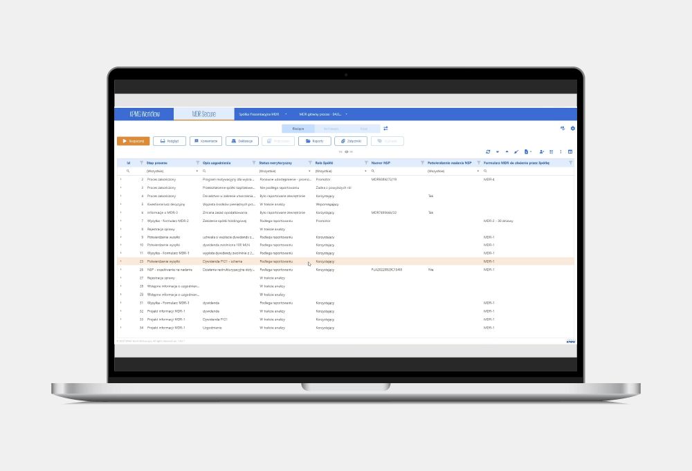 laptop z otwartą aplikacją KPMG MDR Secure