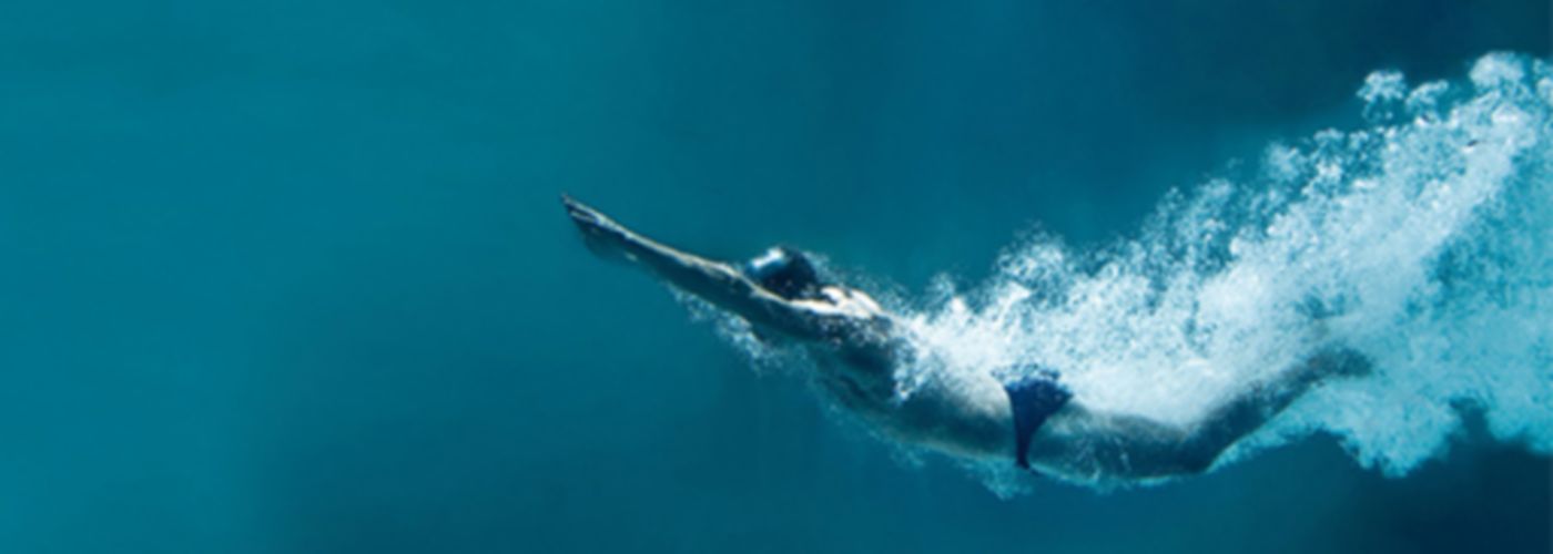 swimmer-deep-diving-under-water