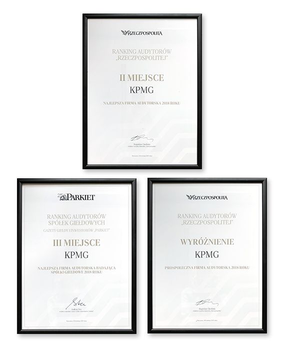 Photos of KPMG certificates in the Ranking of Auditors, organised by the “Rzeczpospolita” daily
