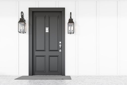 Czarne drzwi wejściowe na biełej ścianie