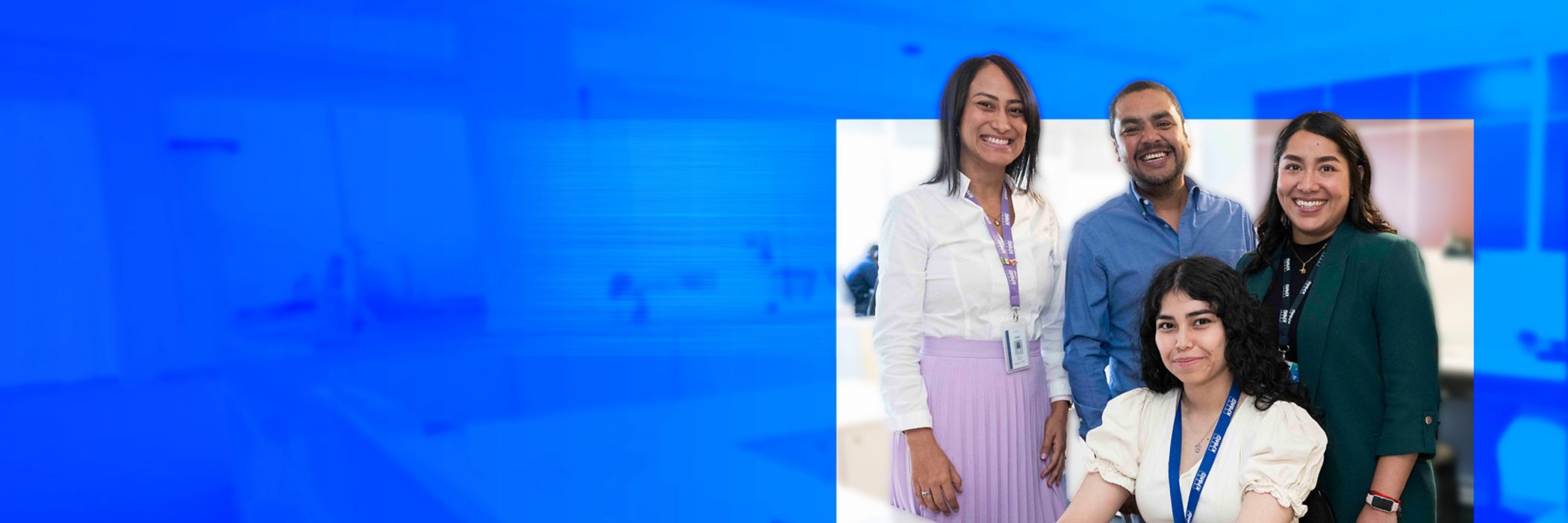 Fotografía de colaboradores de KPMG sonriendo
