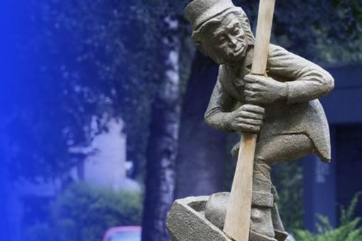 statue fisherman banner