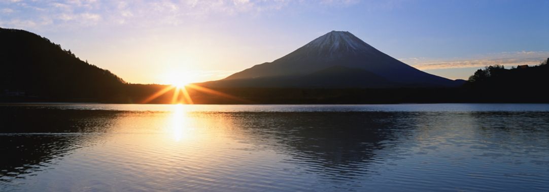 KPMG IFRS disclosure initiative topic image: sun rising behind mountains and a body of water