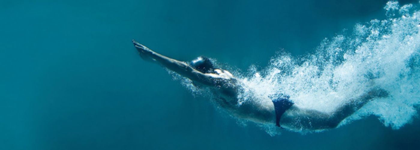 swimmer-deep-diving-under-water