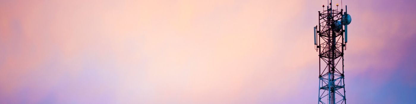 Radio antenna in front of a pink sky