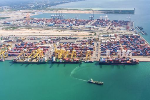 Küresel ticarete el freni