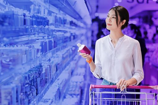 women-shopping-supermarket