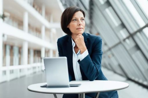 women-sitting-and-working