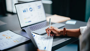 Person infront of a laptop