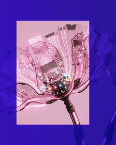Hightech Blume vor Lila Hintergrund