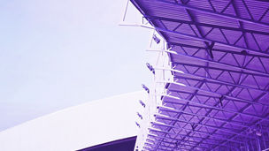 Fotografía del techo de un estadio profesional de futbol