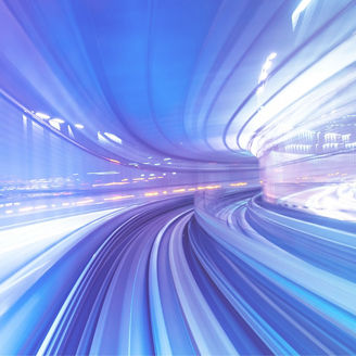 Zeitrafferaufnahme von Tunneldurchfahrt