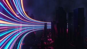 Strahl aus Neonlichtern bei Nacht