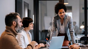People are discussing in a meeting