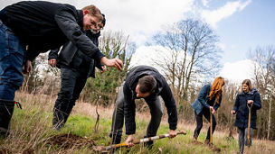 People are planting trees