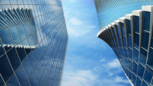 groot gebouw met de lucht als achtergrond