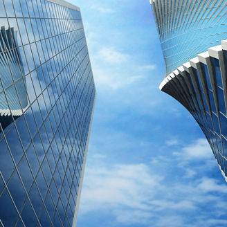 groot gebouw met de lucht als achtergrond