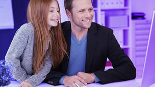 Un père et sa fille font des affaires